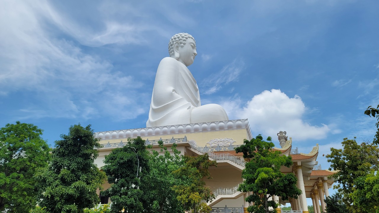 Bức tượng Phật ngồi lớn nhất Bình Phước